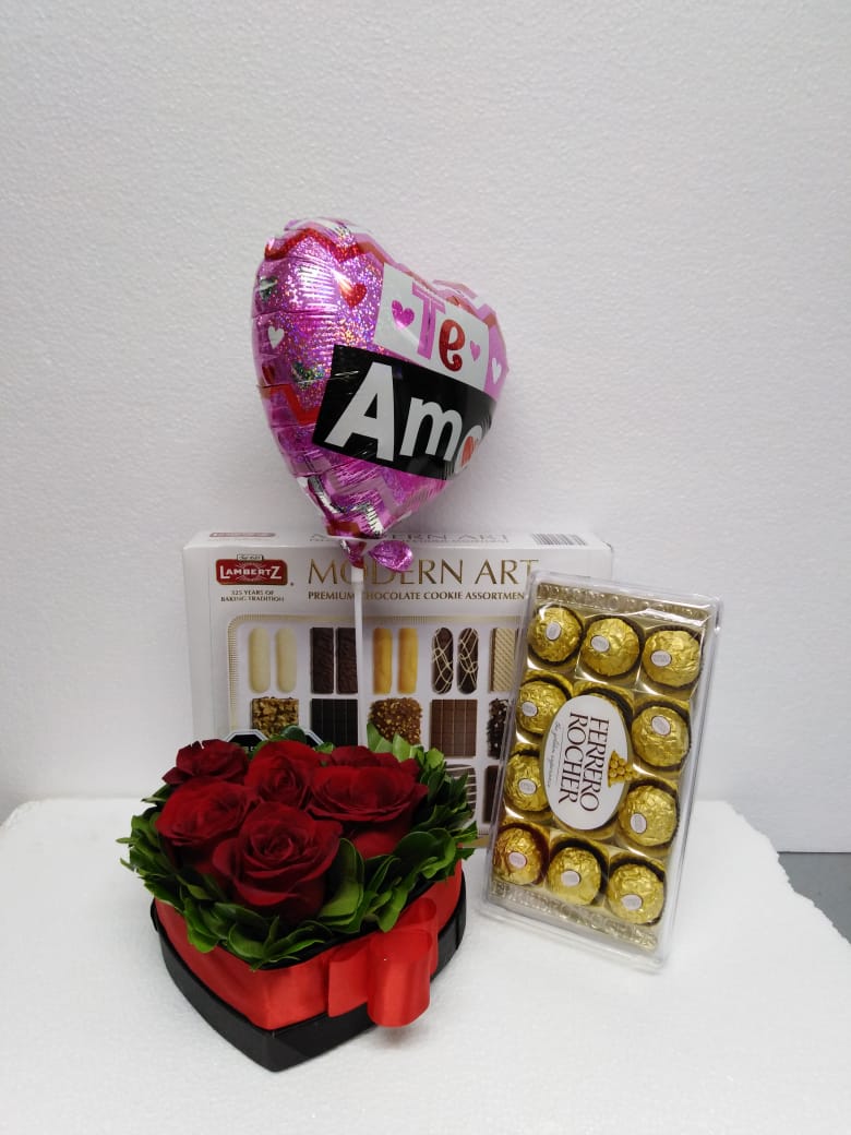 Caja corazn con 6 Rosas ms Bombones Ferrero Rocher 150 Grs, Galletas Lambertz 500 grs y Globito 